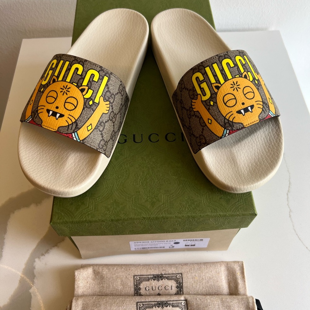 Gucci x Pablo Delcielo men's GG Supreme slides featuring a "funny cat" graphic. - Picture 2 of 16